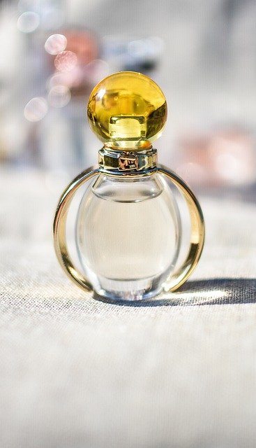 Parfum de niche femme : un voyage au cœur des senteurs